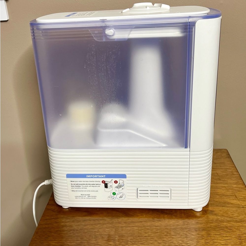 Levoit White Humidifier - Picture 2 of 15